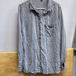 Old Navy Women's Light Gray Button Down Shirt